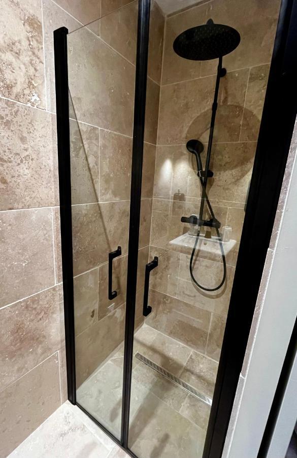 Le Donjon De Lily Appartement